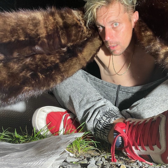 Meet your Posher, brian aka ruffledfluffy - Picture 3 of 12